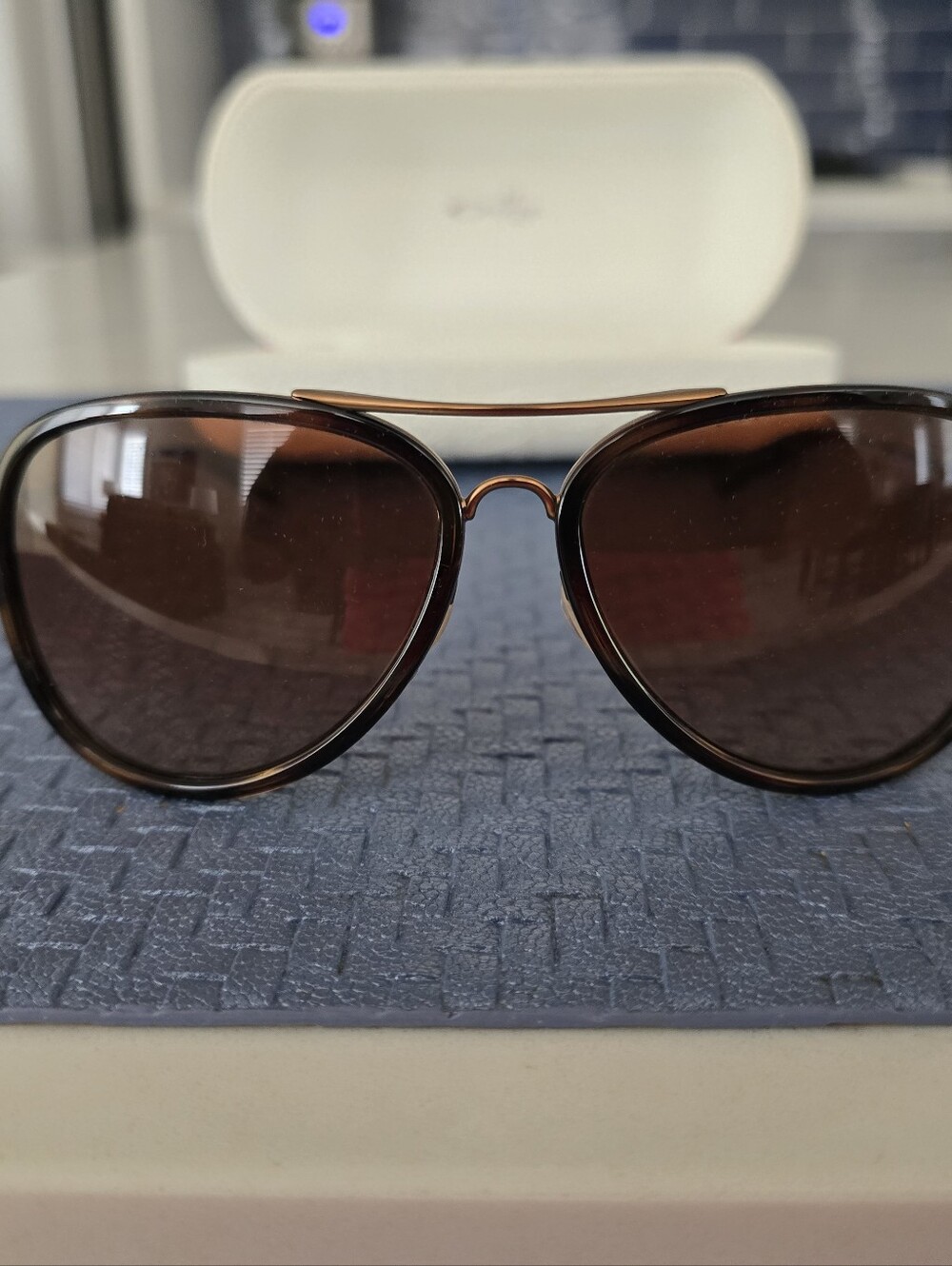 Oakley Tortoise Frames with Brown Gradient Lenses - Picture 4 of 5